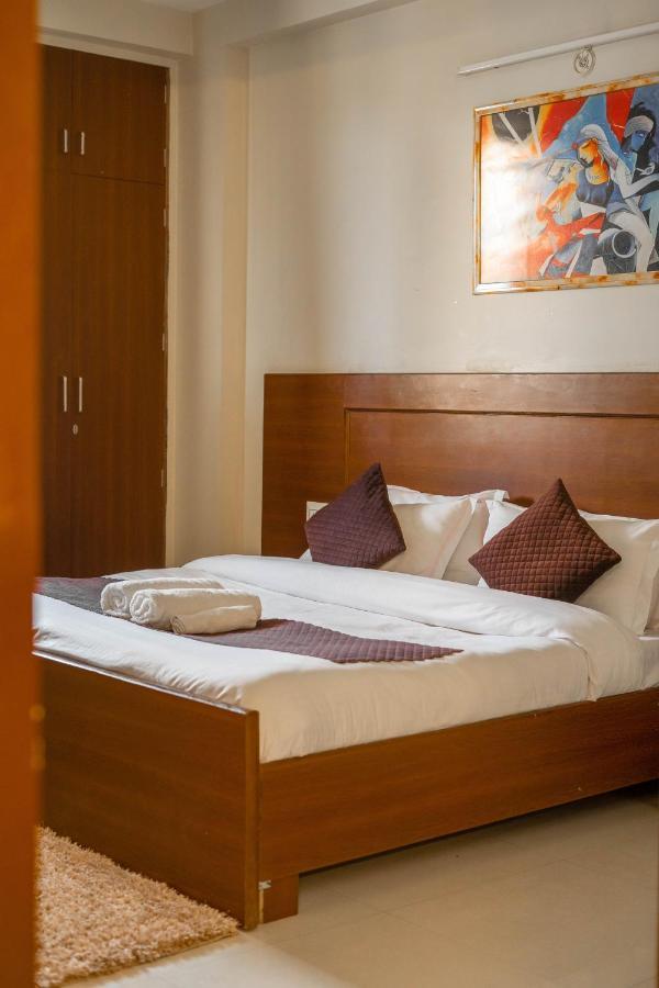 The Lodgers 2 Bhk Serviced Apartment Infront Of Artemis Hospital Γκουργκάον Εξωτερικό φωτογραφία