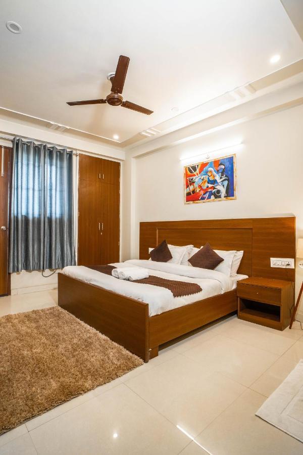 The Lodgers 2 Bhk Serviced Apartment Infront Of Artemis Hospital Γκουργκάον Εξωτερικό φωτογραφία