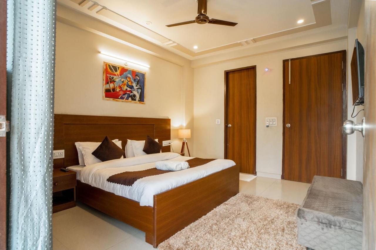 The Lodgers 2 Bhk Serviced Apartment Infront Of Artemis Hospital Γκουργκάον Εξωτερικό φωτογραφία