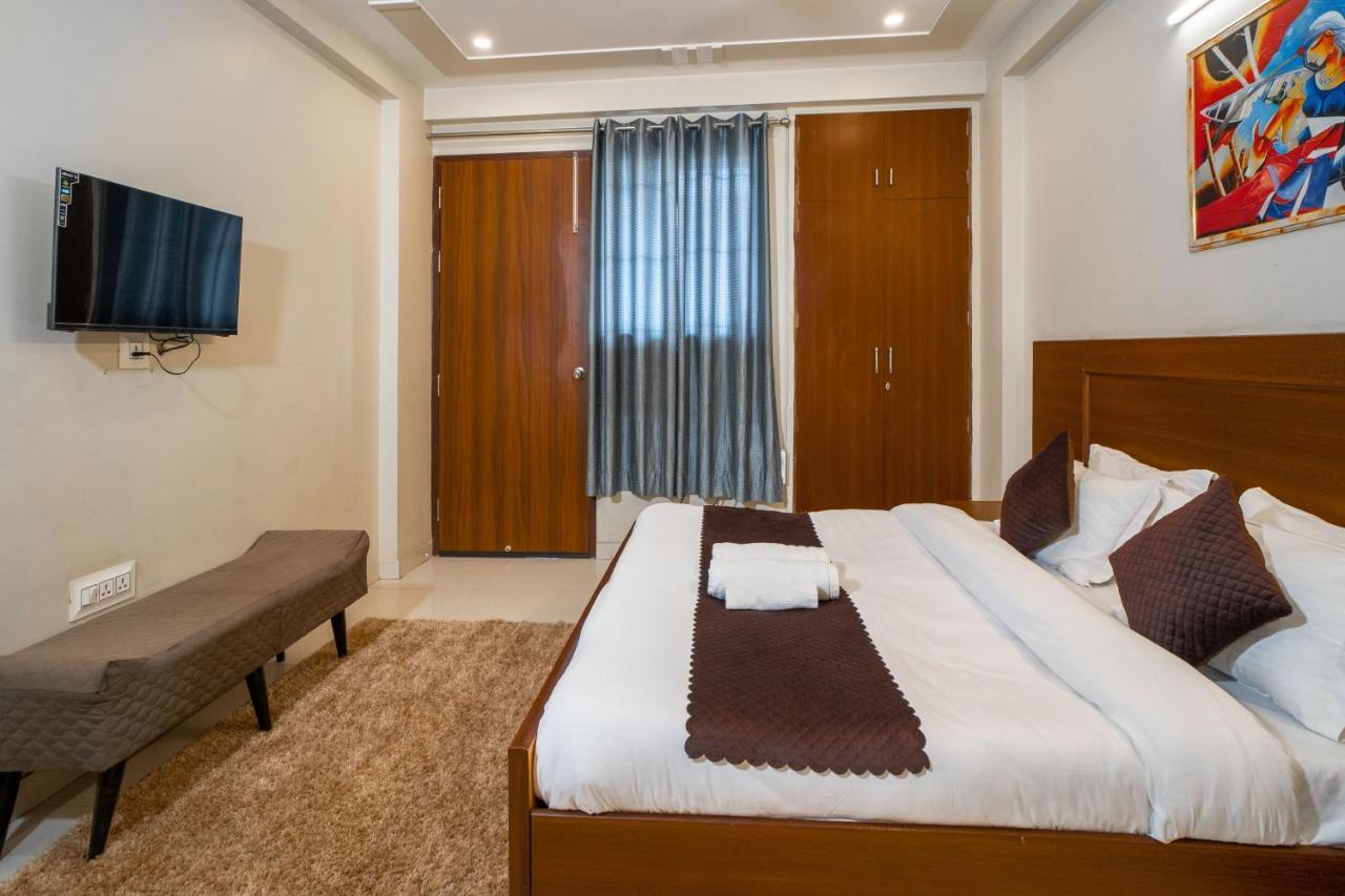 The Lodgers 2 Bhk Serviced Apartment Infront Of Artemis Hospital Γκουργκάον Εξωτερικό φωτογραφία