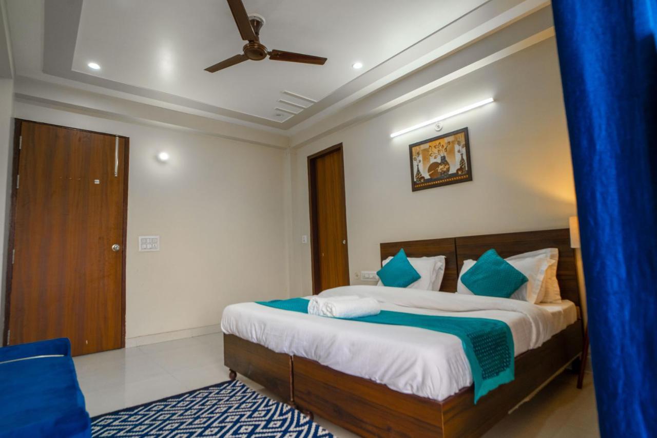 The Lodgers 2 Bhk Serviced Apartment Infront Of Artemis Hospital Γκουργκάον Εξωτερικό φωτογραφία
