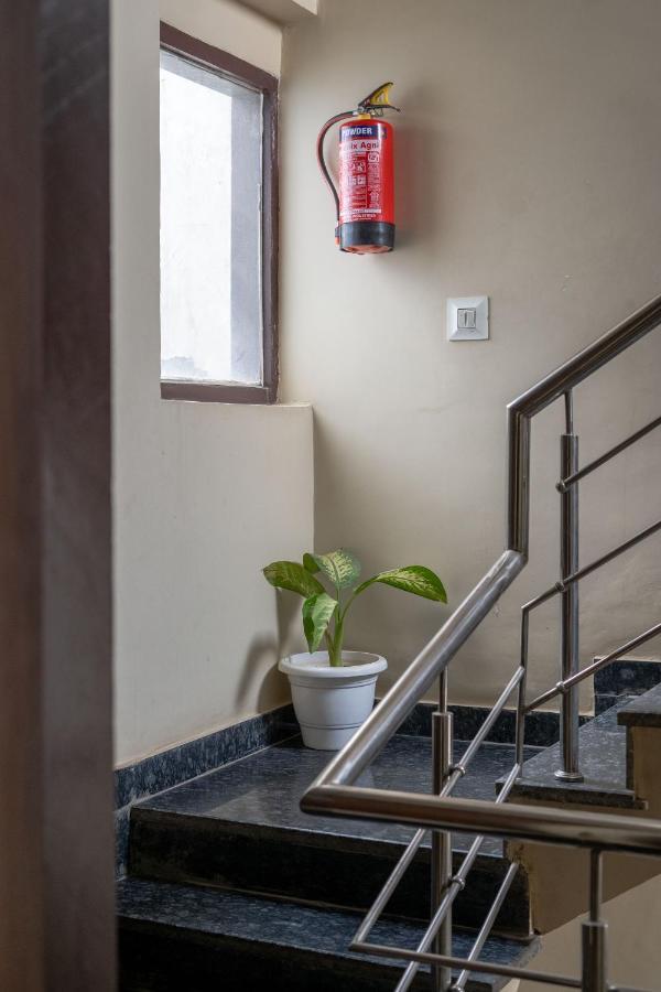 The Lodgers 2 Bhk Serviced Apartment Infront Of Artemis Hospital Γκουργκάον Εξωτερικό φωτογραφία